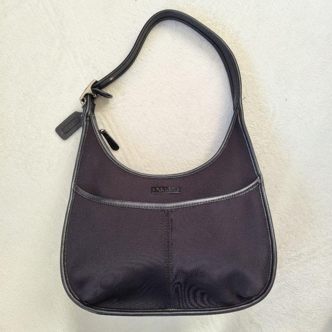 極美品 コーチ ワンショルダーバッグ エルゴ　ロゴプレート　ハーフムーン