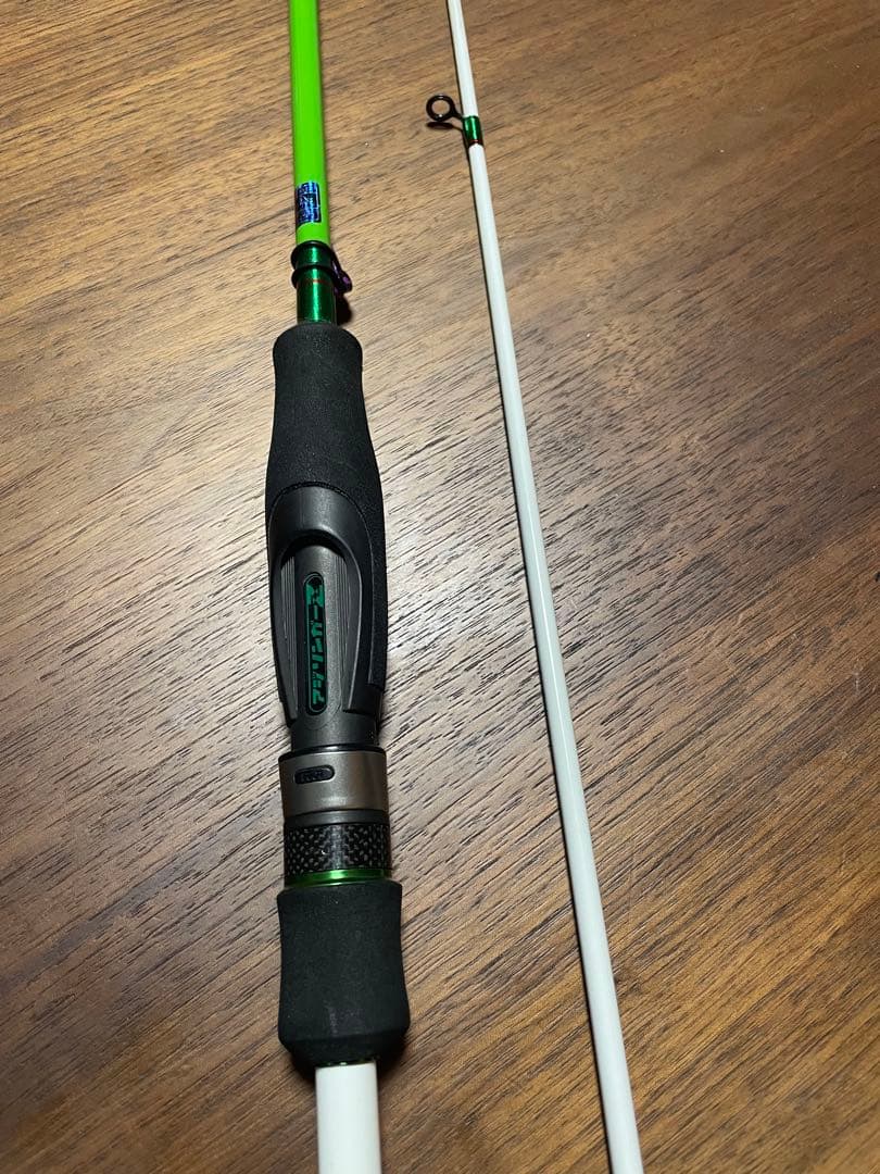 希少　アジリンガーZ 8.0L レイン