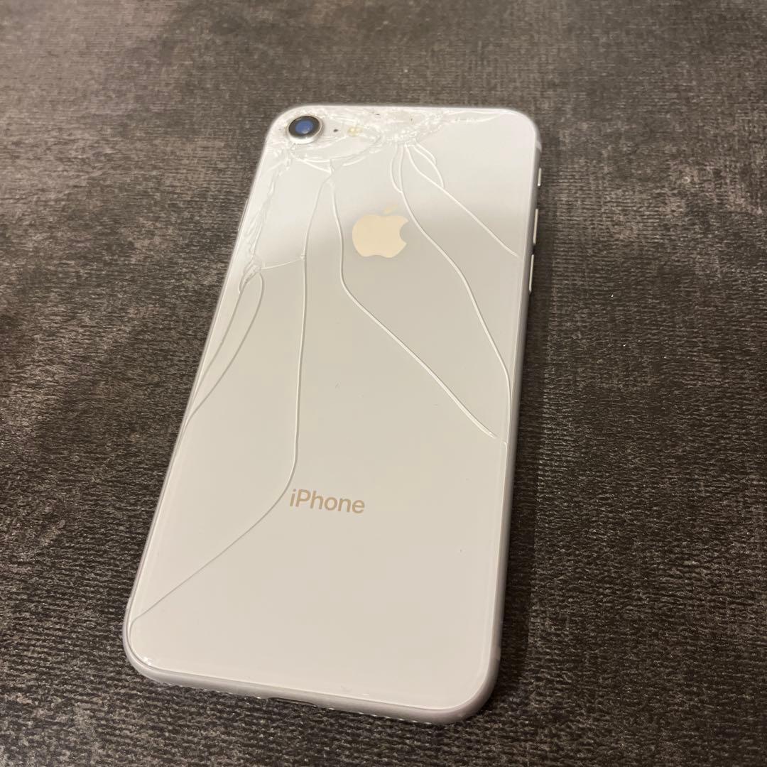 Apple iPhone8 本体 シルバー 初期化済み 動作確認済み 傷あり