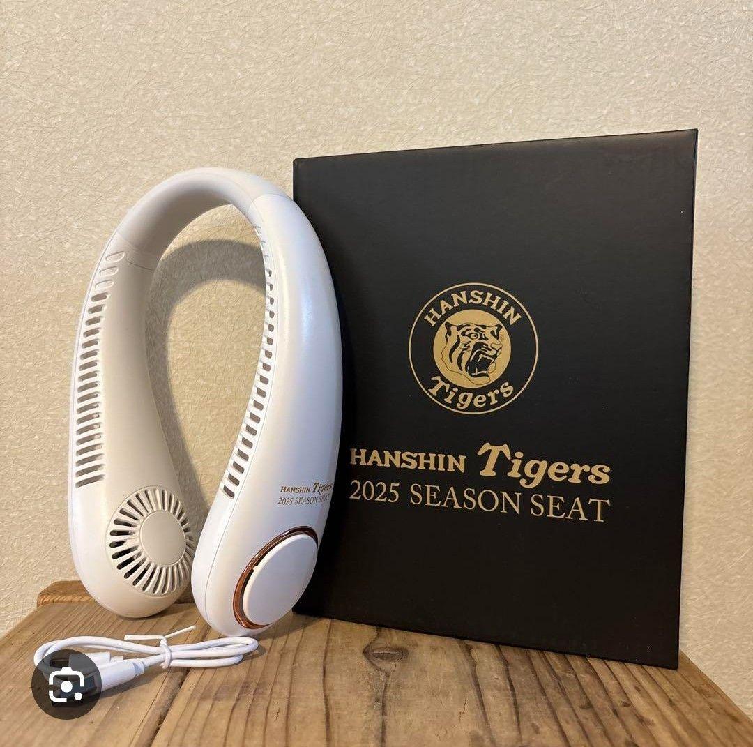 【非売品】阪神タイガース 歴代優勝ペナント型ピンバッジセット&ネックファン