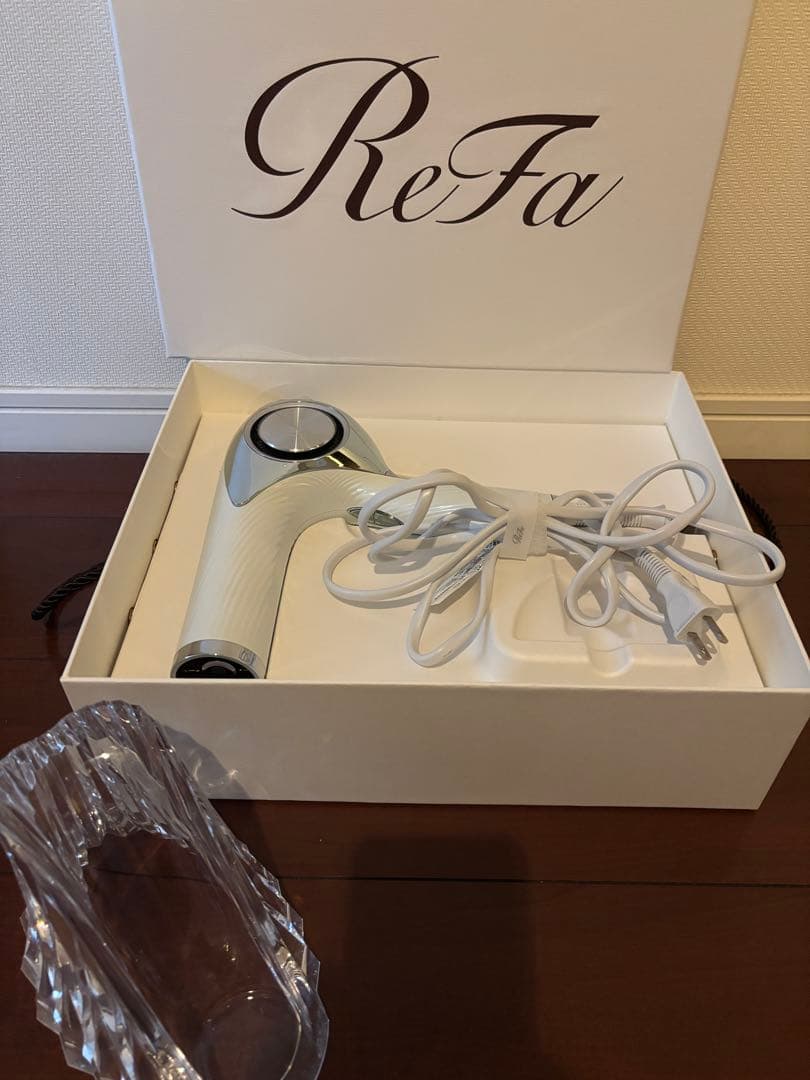 リファ白ドライヤーproプロ　スタンド付き