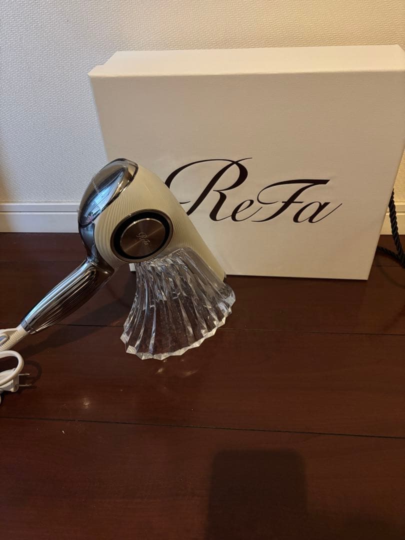 リファ白ドライヤーproプロ　スタンド付き