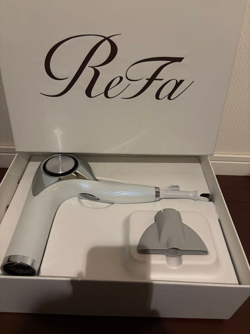 リファ白ドライヤーproプロ　スタンド付き