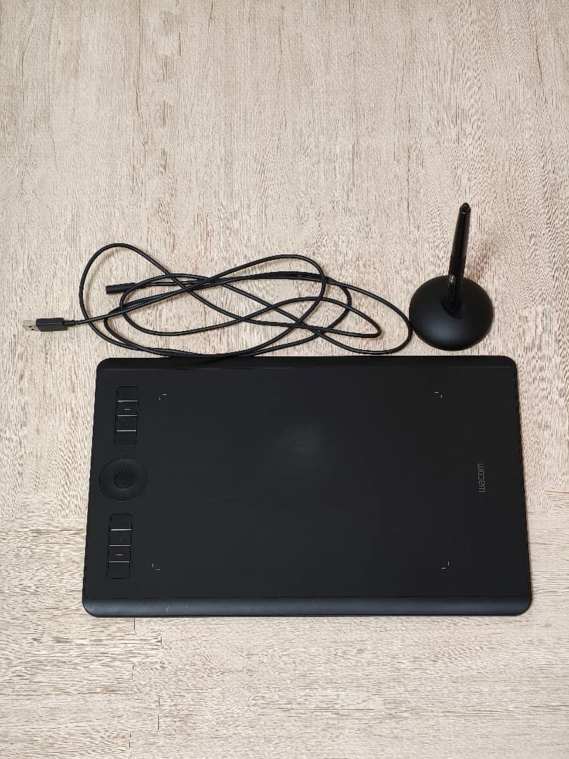 WacomIntuos Pro M(PTH-660) 純正スムースシート装着済み