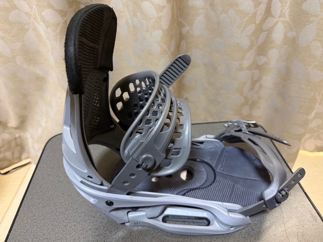 値下げ中！MALA/VITA ESTスノーボードビンディング グレーMマラビータ