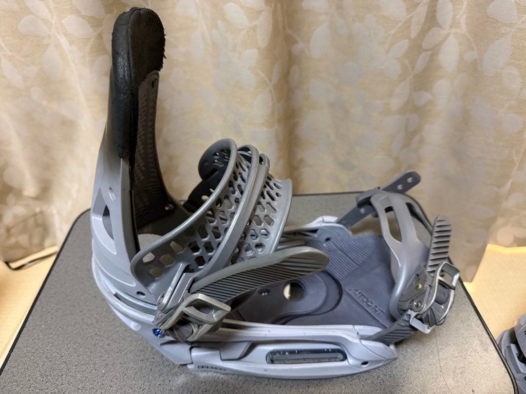 値下げ中！MALA/VITA ESTスノーボードビンディング グレーMマラビータ