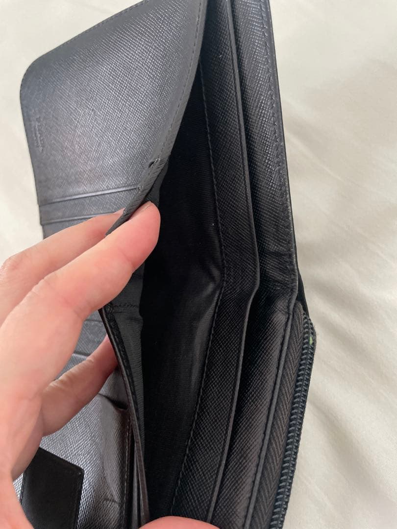 値下げ　PRADA ブラック 二つ折り財布