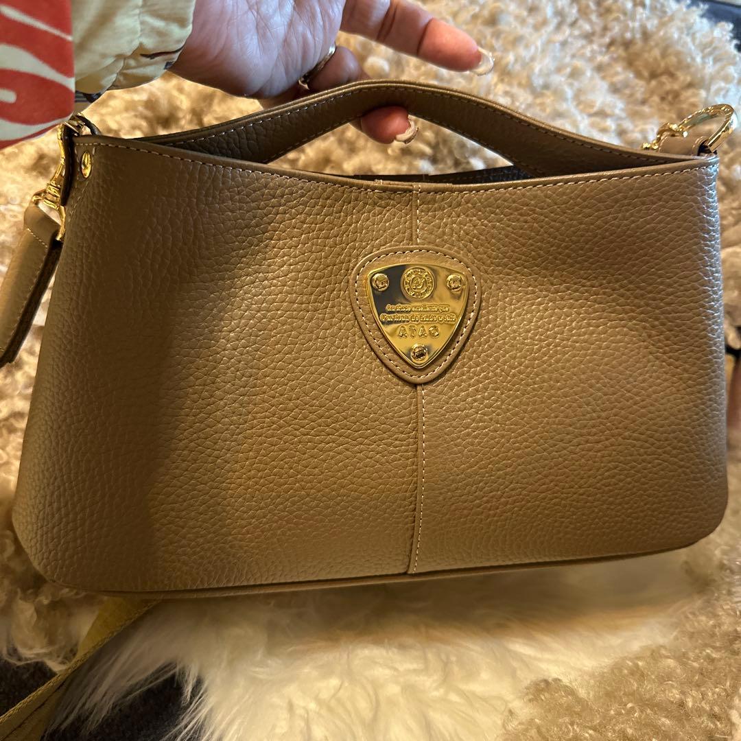 ATAO トープ　レザー ショルダーバッグ