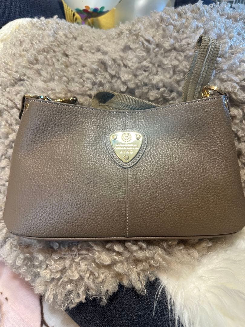 ATAO トープ　レザー ショルダーバッグ