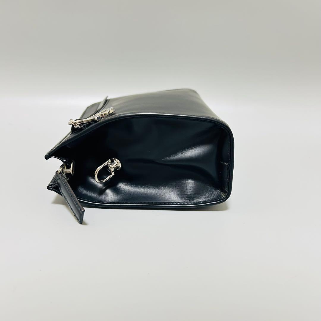 Ferragamoフェラガモ ガンチーニ レザー　ショルダーバッグクラッチバッグ