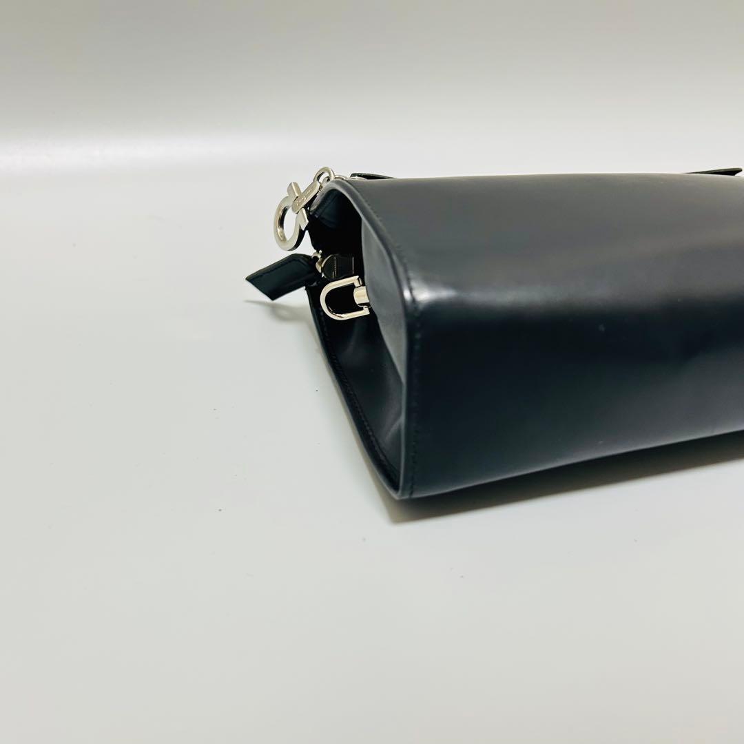 Ferragamoフェラガモ ガンチーニ レザー　ショルダーバッグクラッチバッグ