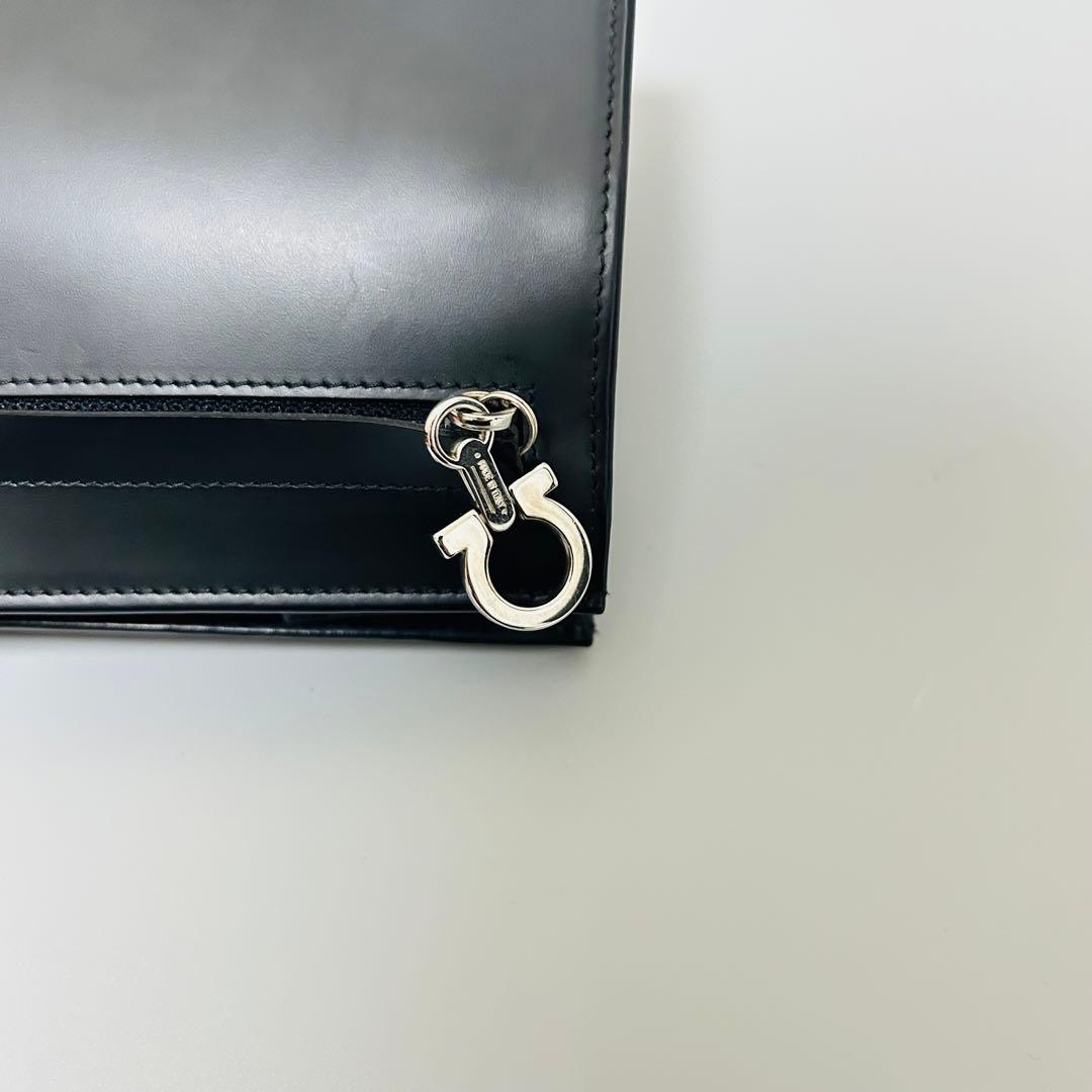 Ferragamoフェラガモ ガンチーニ レザー　ショルダーバッグクラッチバッグ