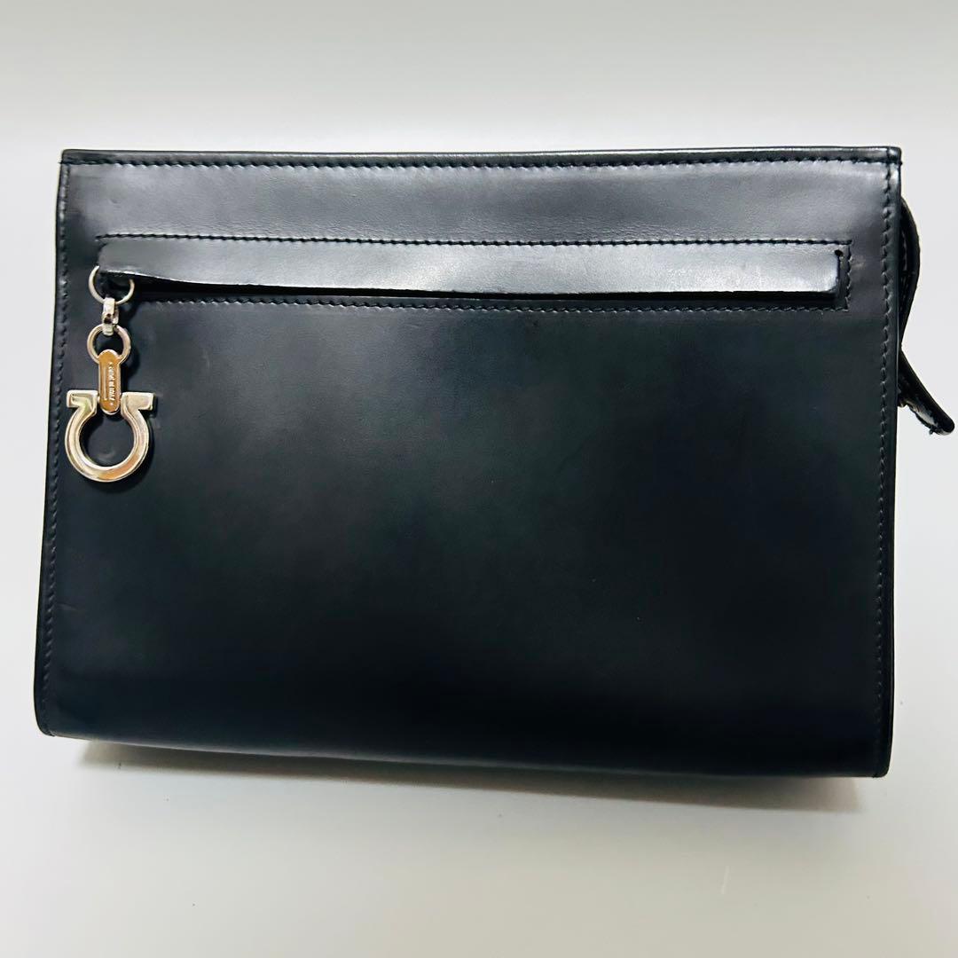 Ferragamoフェラガモ ガンチーニ レザー　ショルダーバッグクラッチバッグ