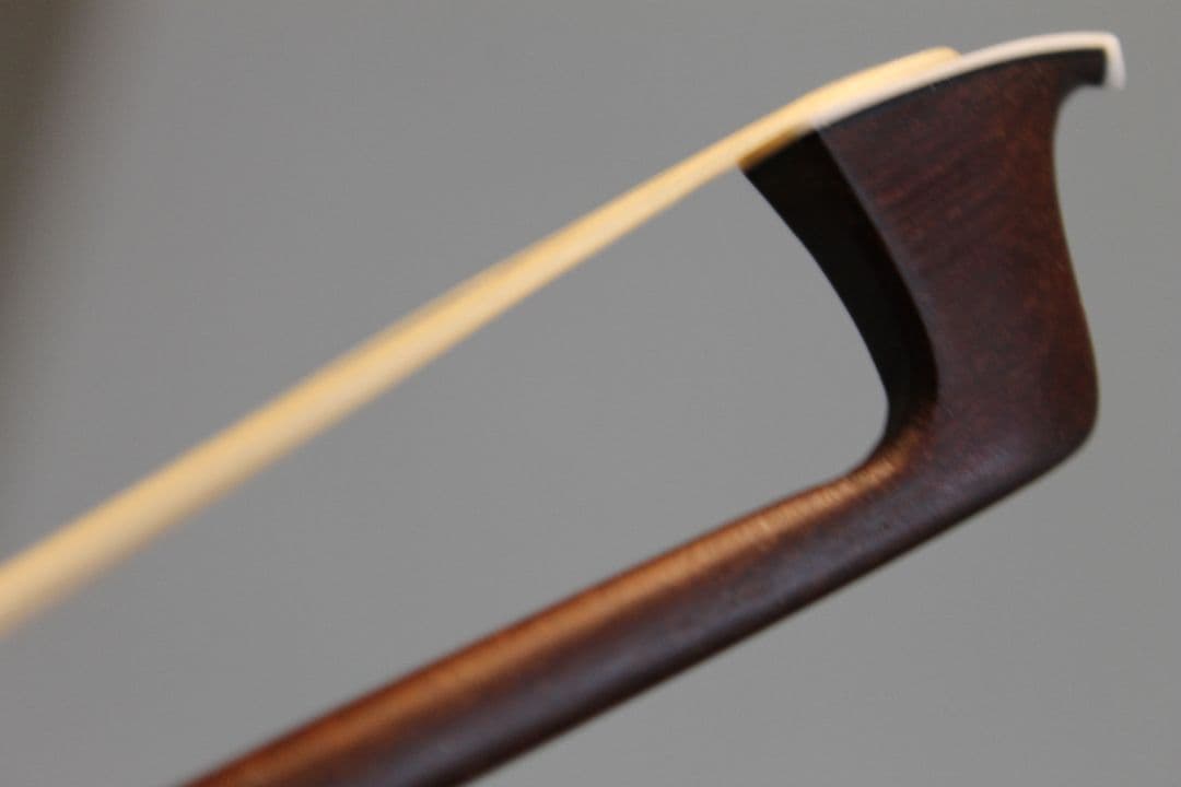 オールドバイオリン弓　絶妙な吸付と反発の妙、癖になる操作感　約百年前フレンチか