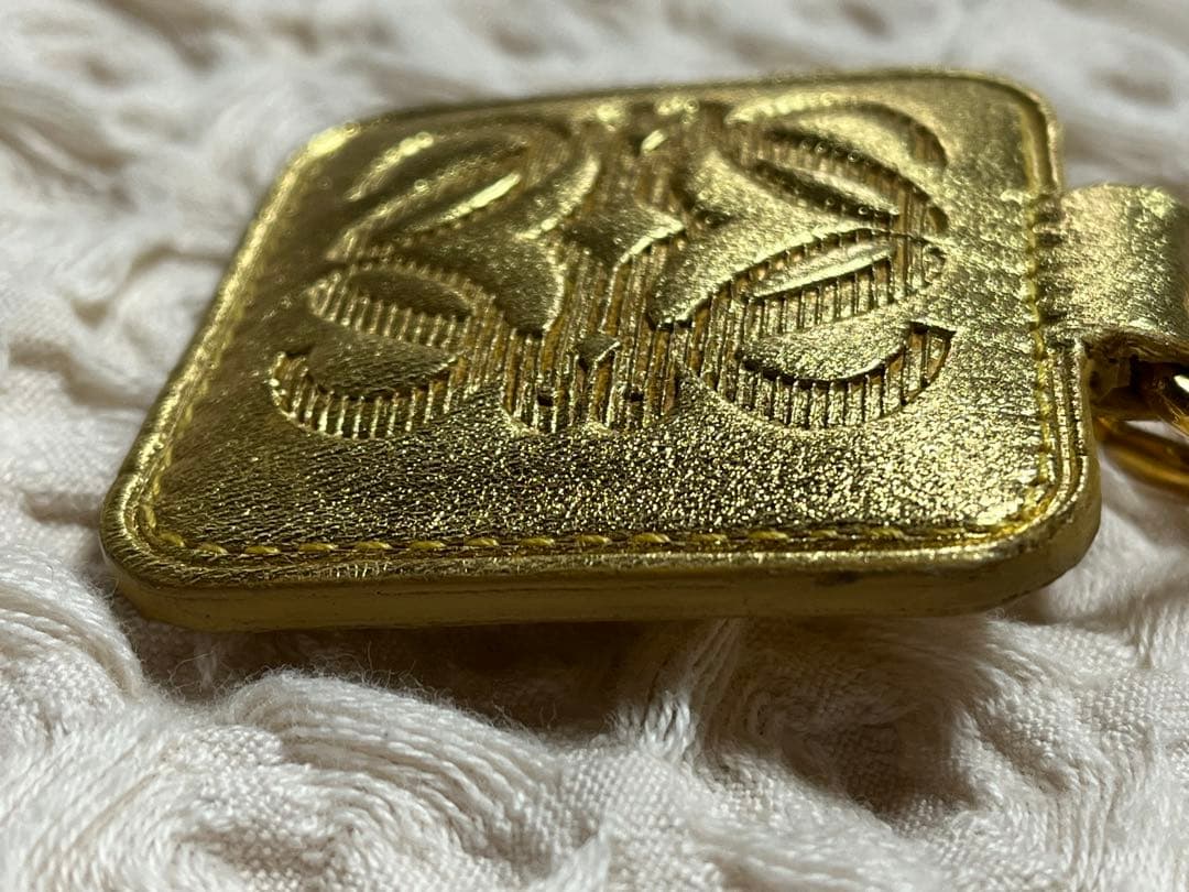 LOEWE ロエベ　ゴールド レザーチャーム　未使用品