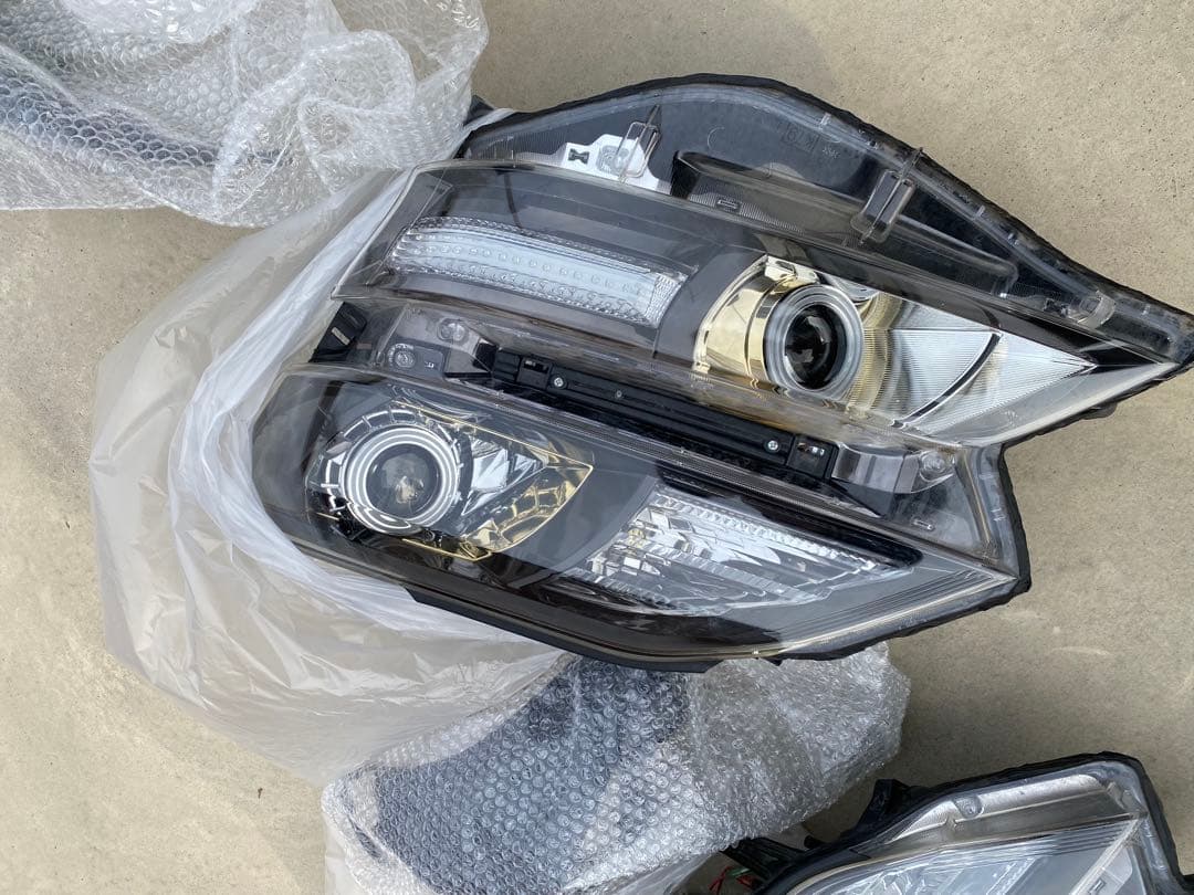 カズ 20ヴェルファイア ヘッドライト イカリング