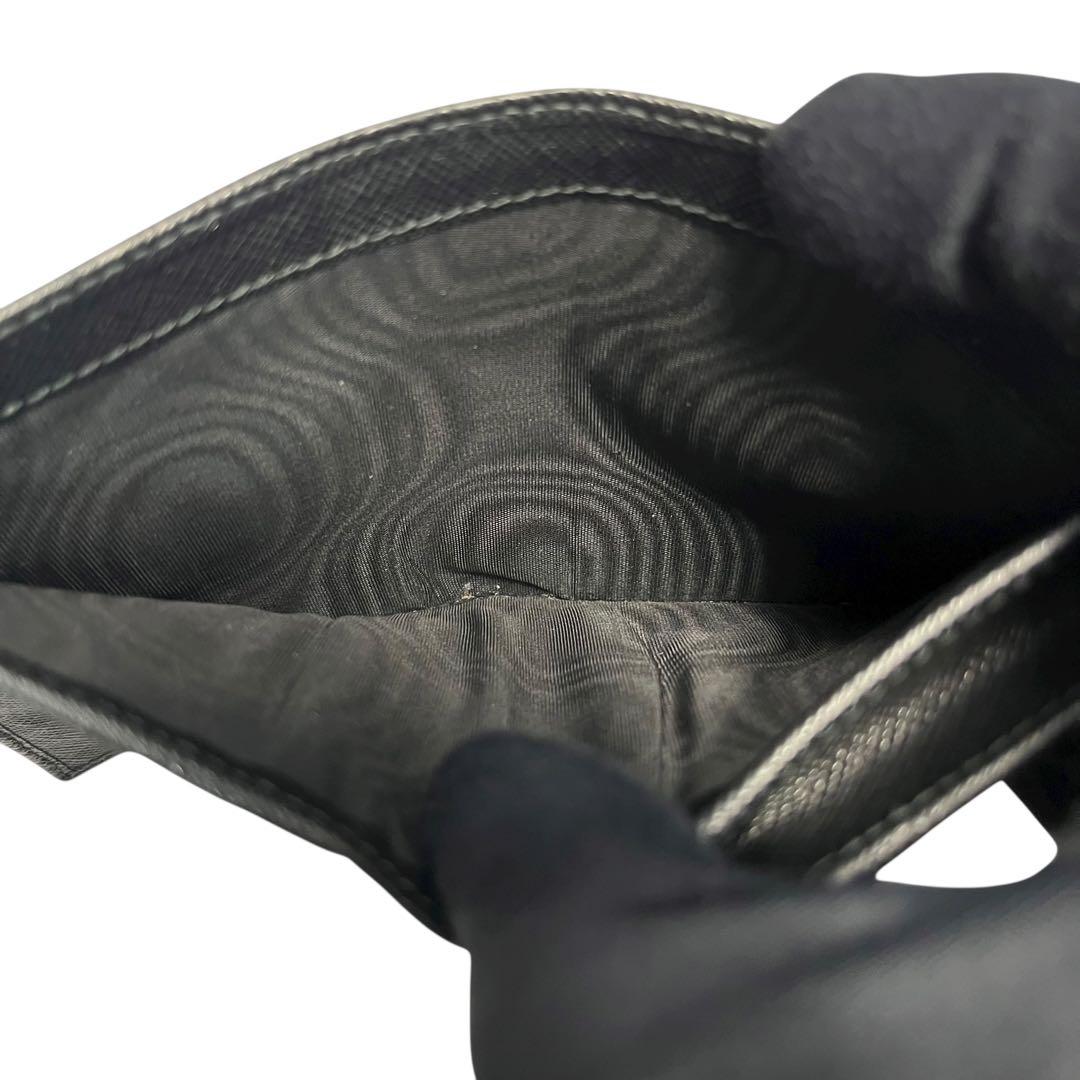 希少✨プラダ 二つ折り財布 三角ロゴ サフィアーノレザー ブラック 黒