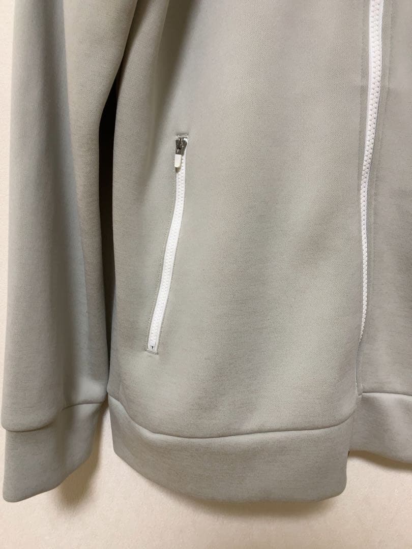 ゼロハリバートン　滑らかパーカー　サイズ