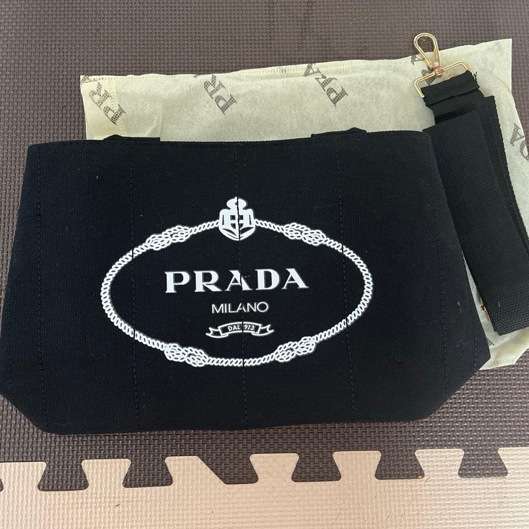 PRADA ノベルティ ブラックキャンパスショルダーバッグ