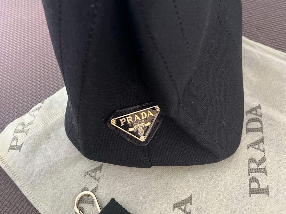 PRADA ノベルティ ブラックキャンパスショルダーバッグ