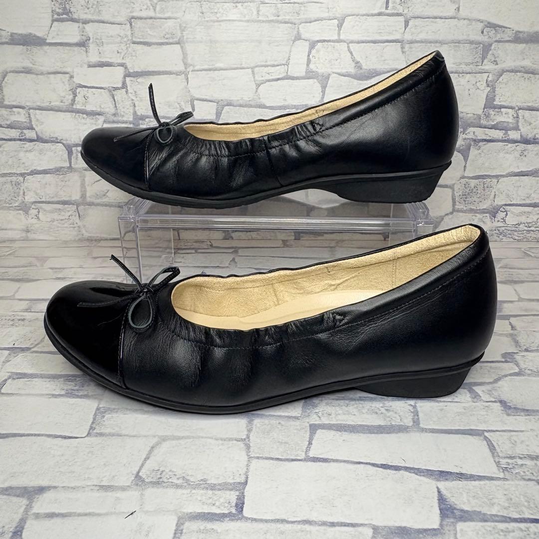 極美品 訳あり アシックス ペダラ リボン レザー エナメルフラットシューズ 黒