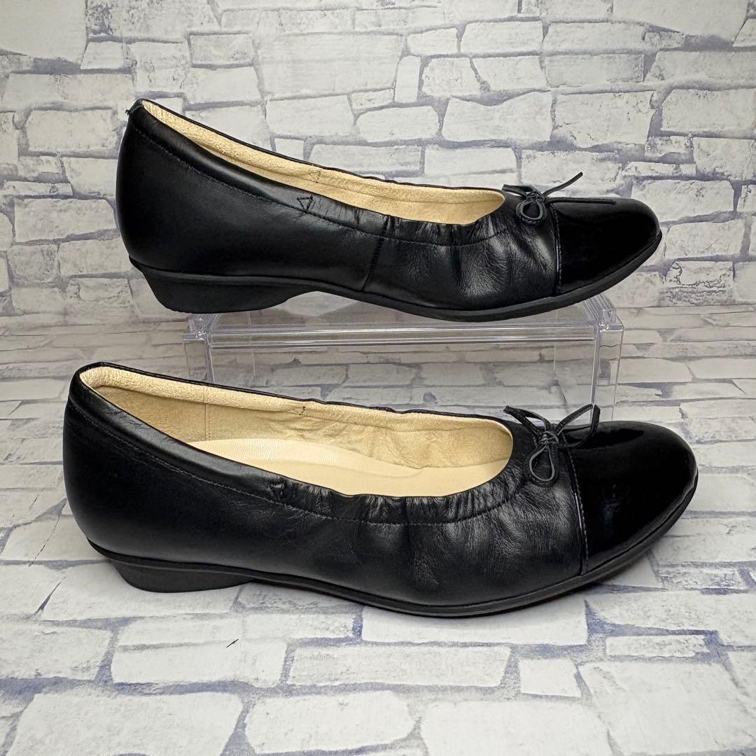 極美品 訳あり アシックス ペダラ リボン レザー エナメルフラットシューズ 黒