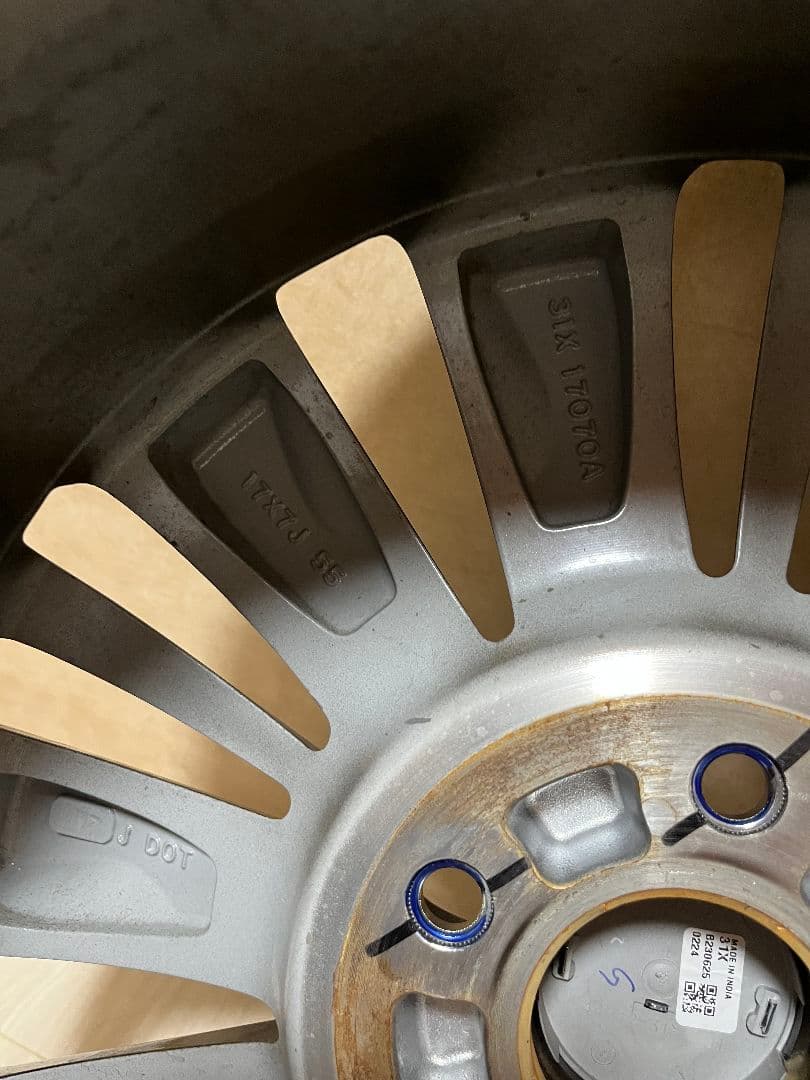 ①ホンダWRV新車外しホイールナットホキャップ付純正17インチホイール２本