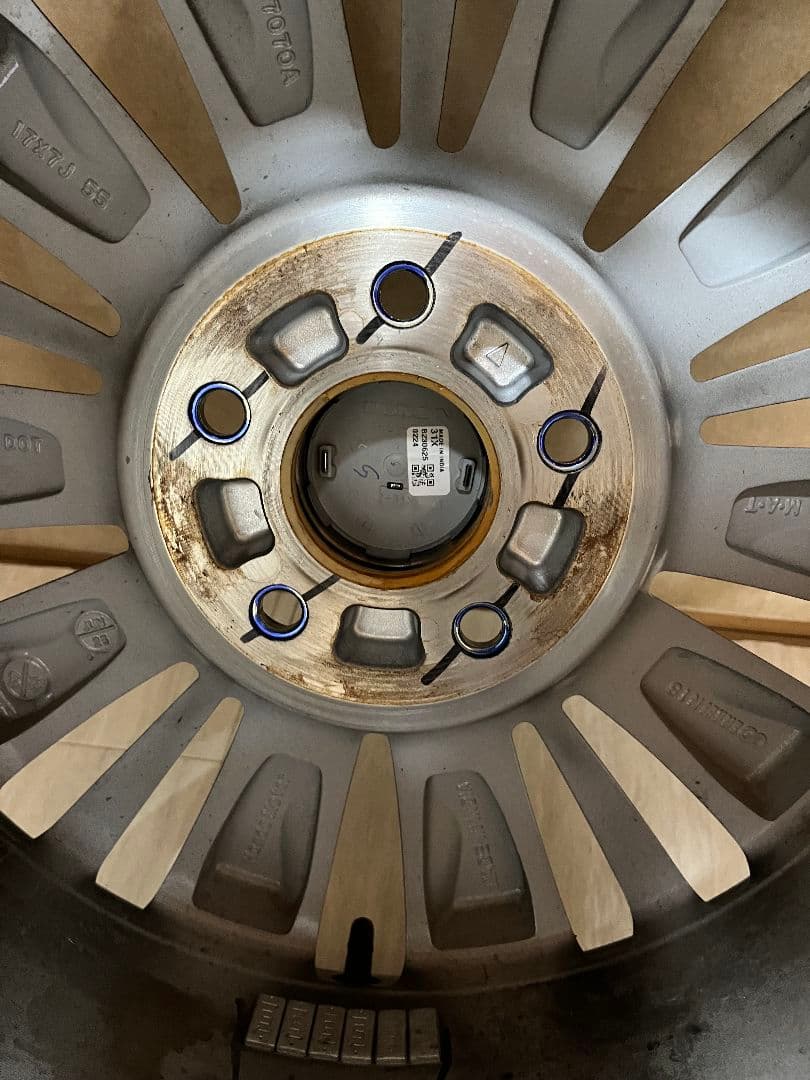 ①ホンダWRV新車外しホイールナットホキャップ付純正17インチホイール２本