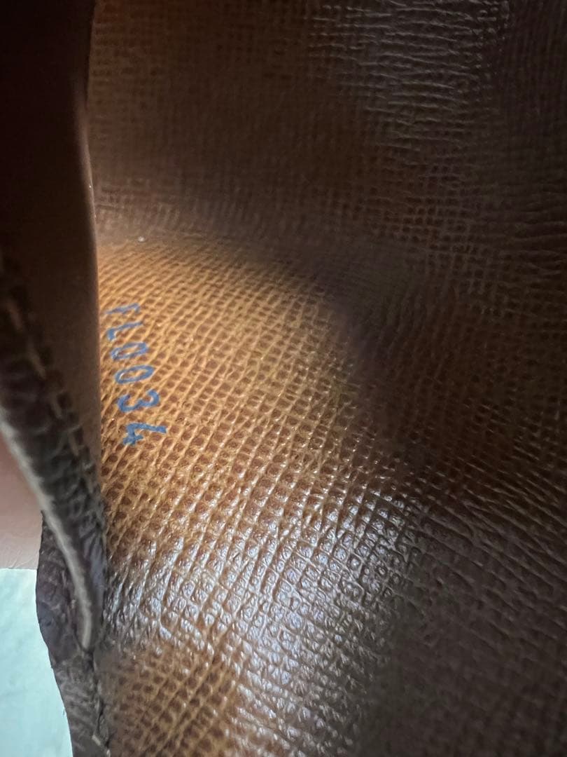 モノグラム　キーホルダー　新品