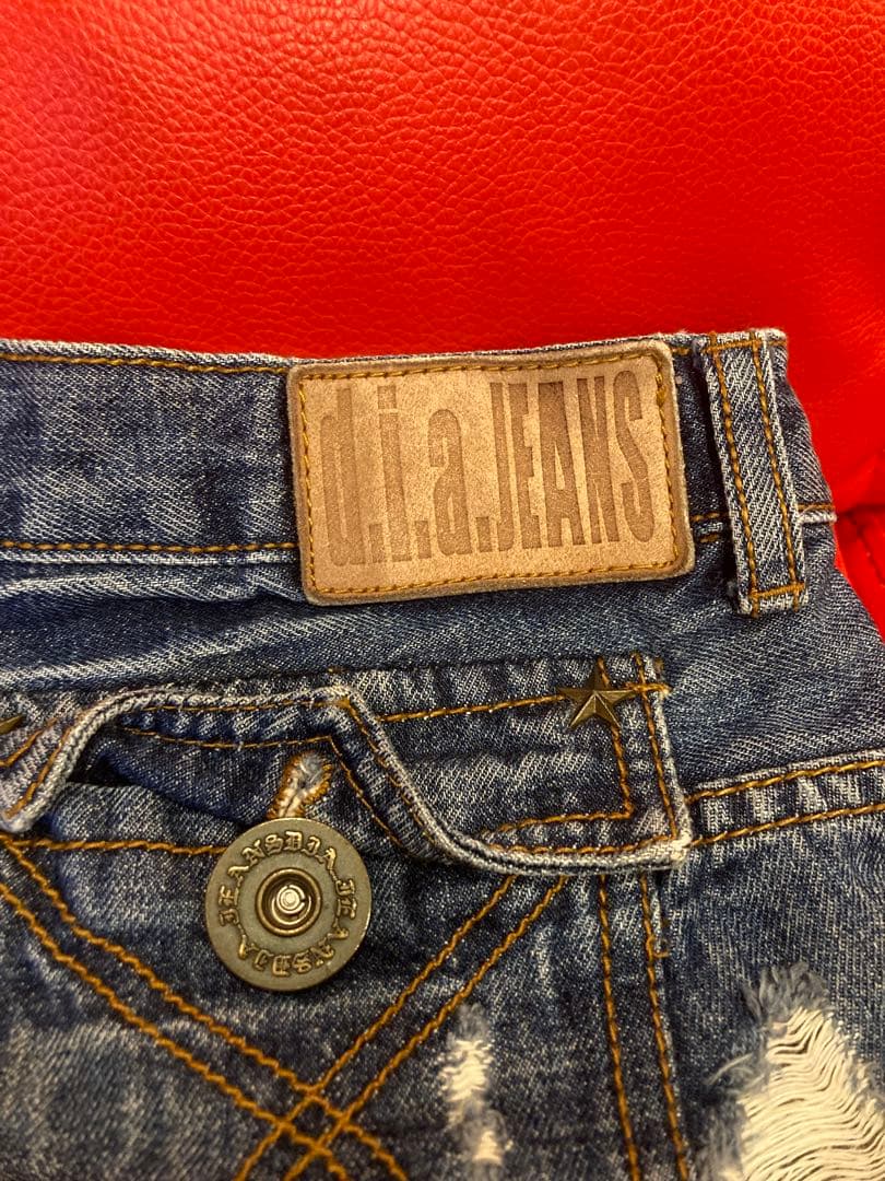 d.i.aダメージ加工ショートパンツ