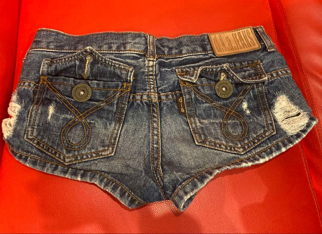 d.i.aダメージ加工ショートパンツ