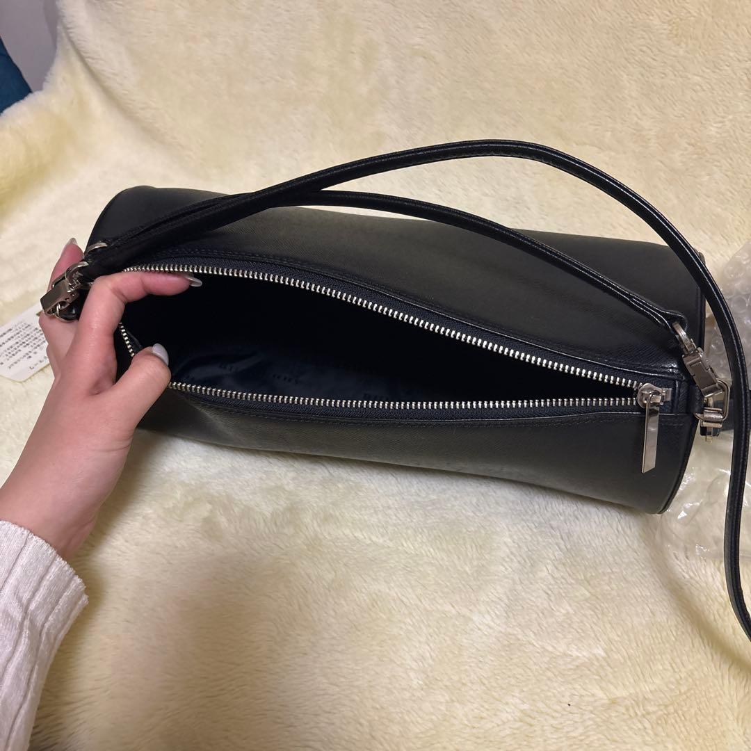 【Burberry】ブラックレザーショルダーバッグ