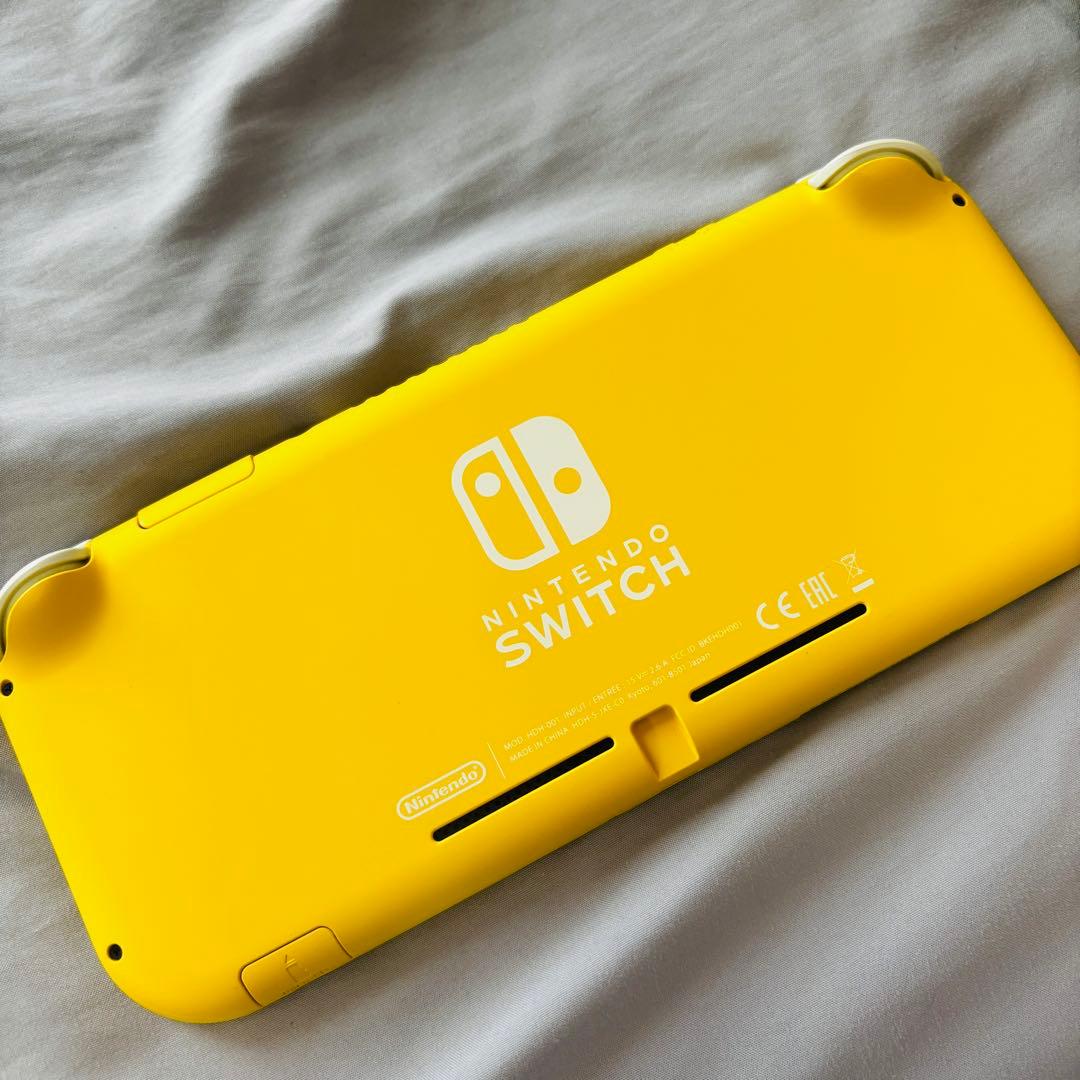 ぽ*ん様 【美品 ケース・フィルム付き】Nintendo Switch Lite