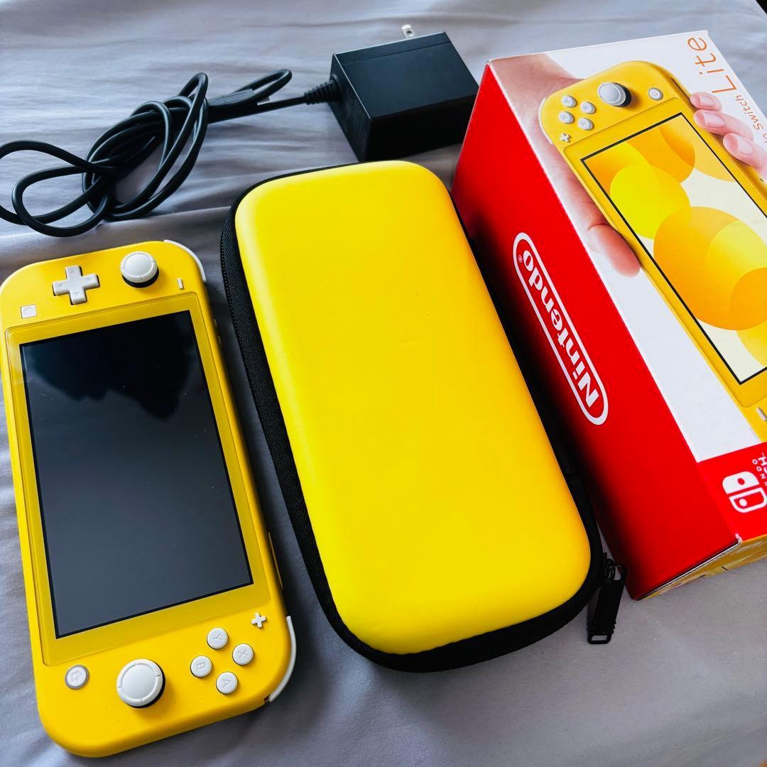 ぽ*ん様 【美品 ケース・フィルム付き】Nintendo Switch Lite
