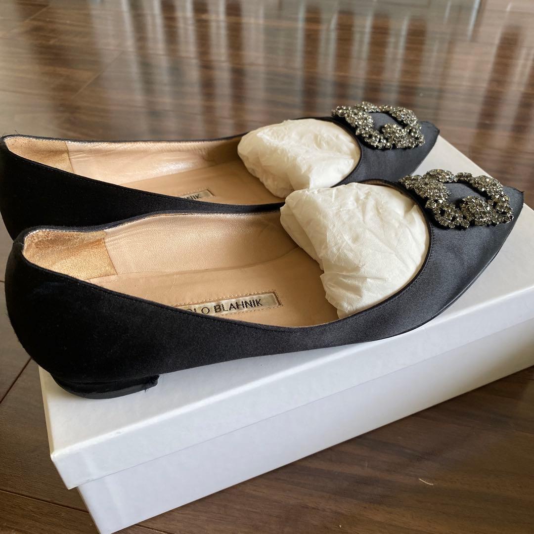 MANOLO BLAHNIK Hangisi Flat ブラックサテン