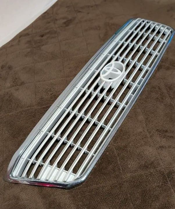 M*.様 ☆送料込み☆値下げ☆✭トヨタセルシオ２０後期 フロントグリル 美品！当