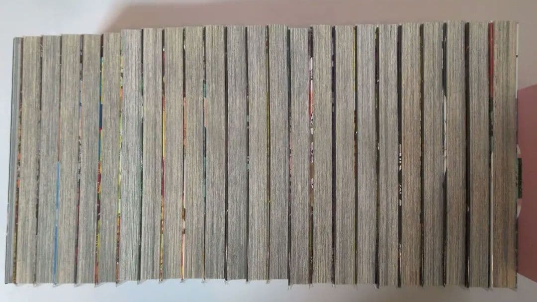 鬼滅の刃コミックス全巻 他 （32冊＋特装版缶バッジ・シール・ポストカード）