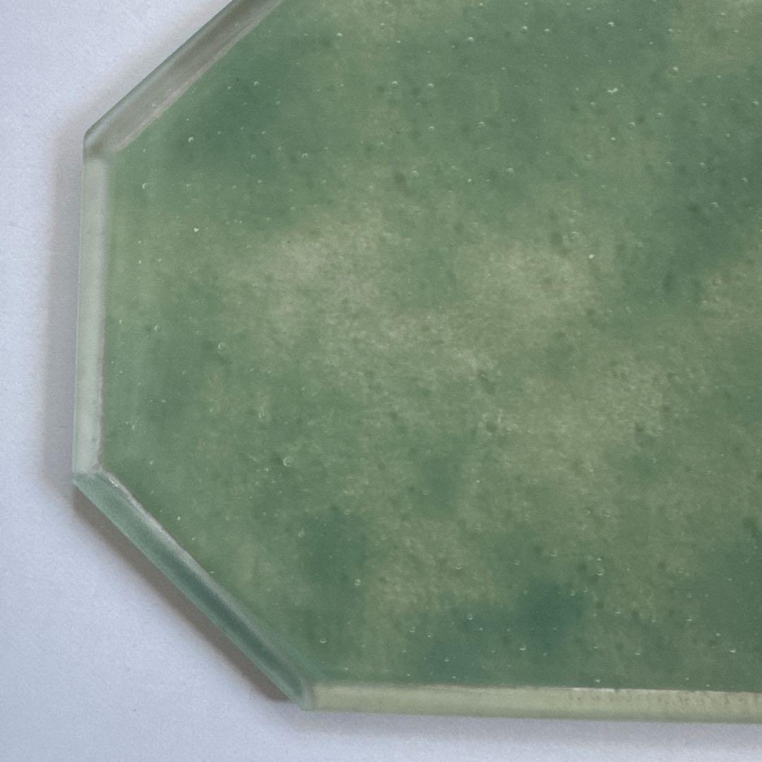 ガラス作家　八木麻子　ガラスプレート　ライトグリーン　octagon