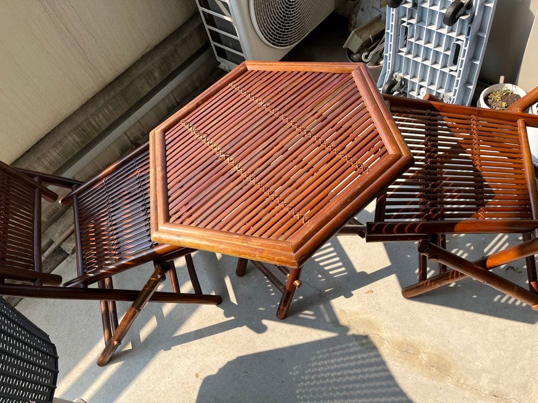 ガーデンテーブルとチェアのセット