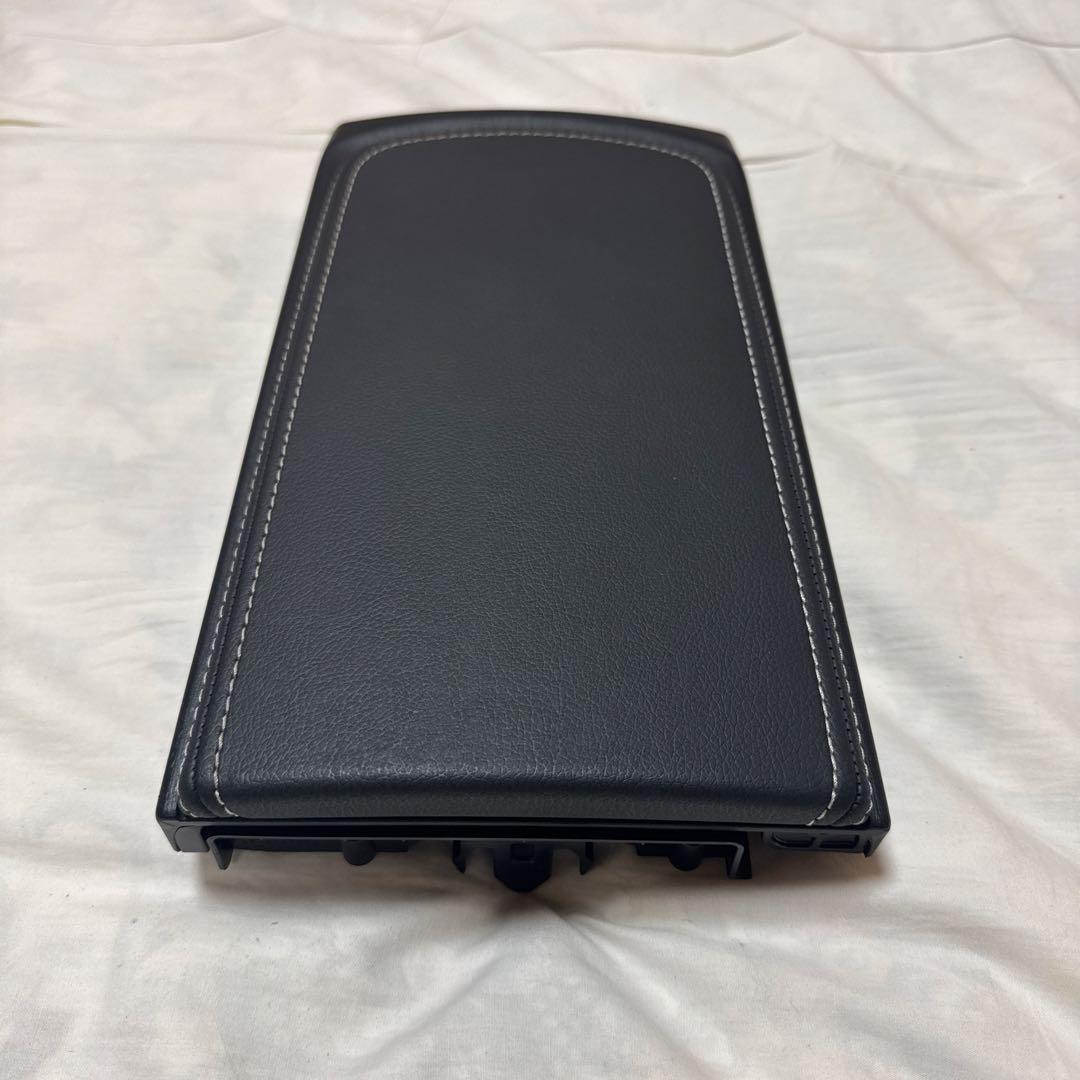 トヨタ 純正　プリウスα G's GRアームレスト　肘置き