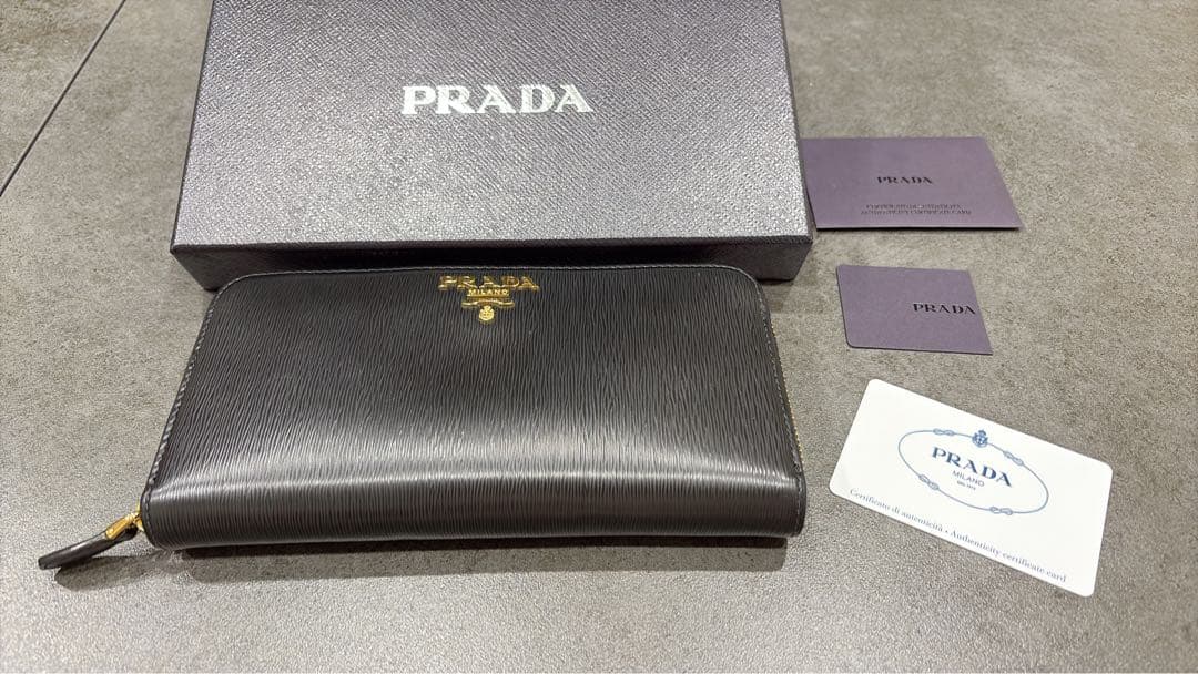PRADA VITELLO MOVEＩブラック長財布