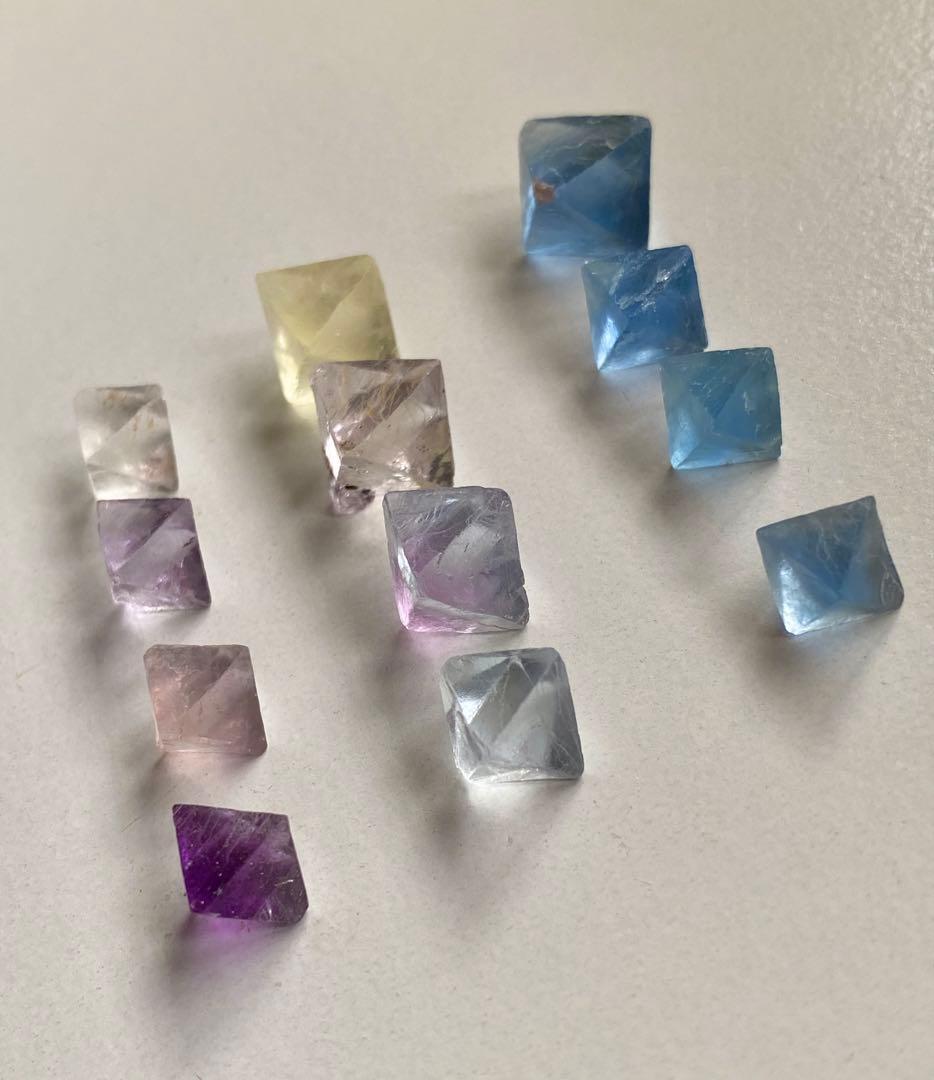八面体 フローライト　ビンガム産　イリノイ産　12個セット　蛍石　鉱物標本