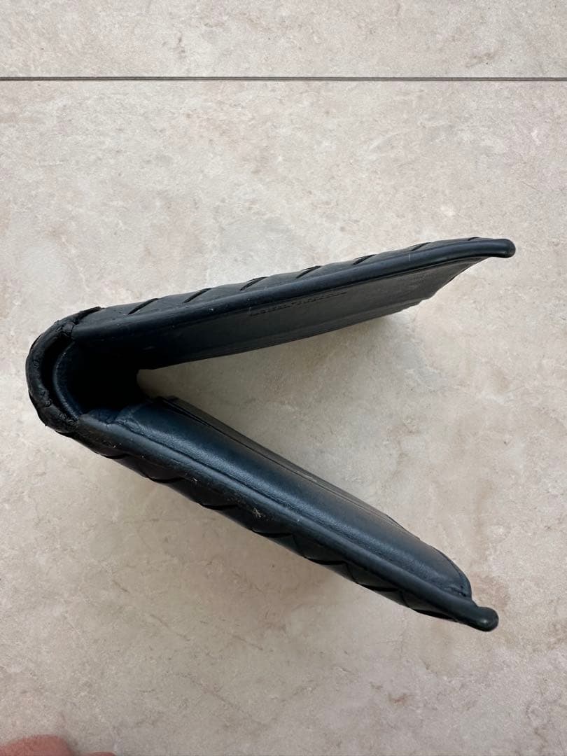 『定番人気』ボッテガ・ヴェネタ イントレチャート 二つ折り財布 正規品　ネイビー