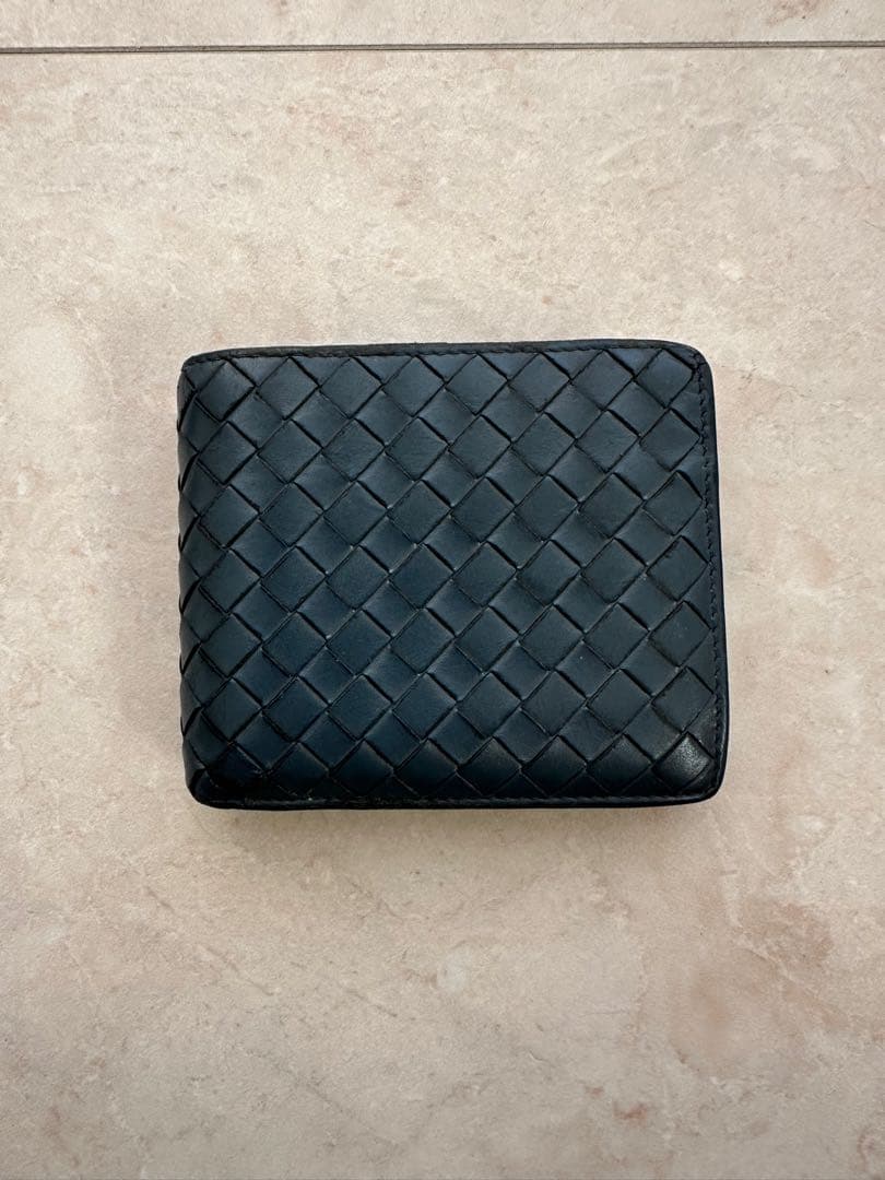 『定番人気』ボッテガ・ヴェネタ イントレチャート 二つ折り財布 正規品　ネイビー