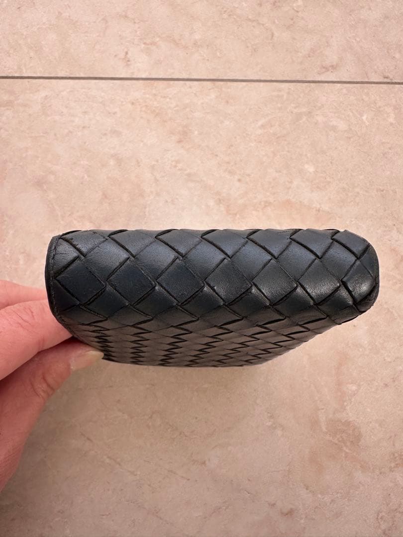 『定番人気』ボッテガ・ヴェネタ イントレチャート 二つ折り財布 正規品　ネイビー