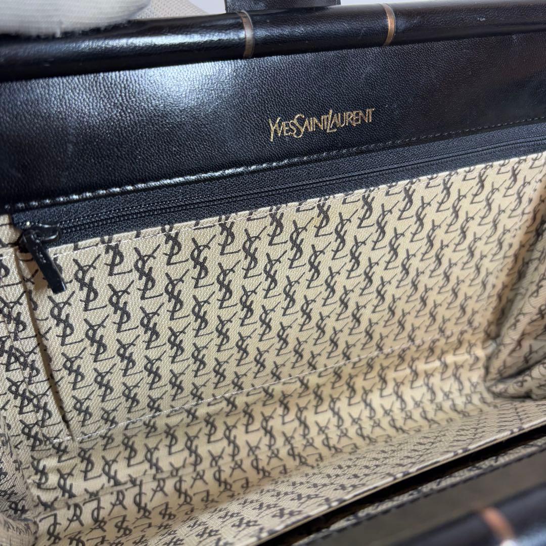 イヴ・サンローラン クラッチバッグ カサンドラロゴ　黒　レザー キルティング