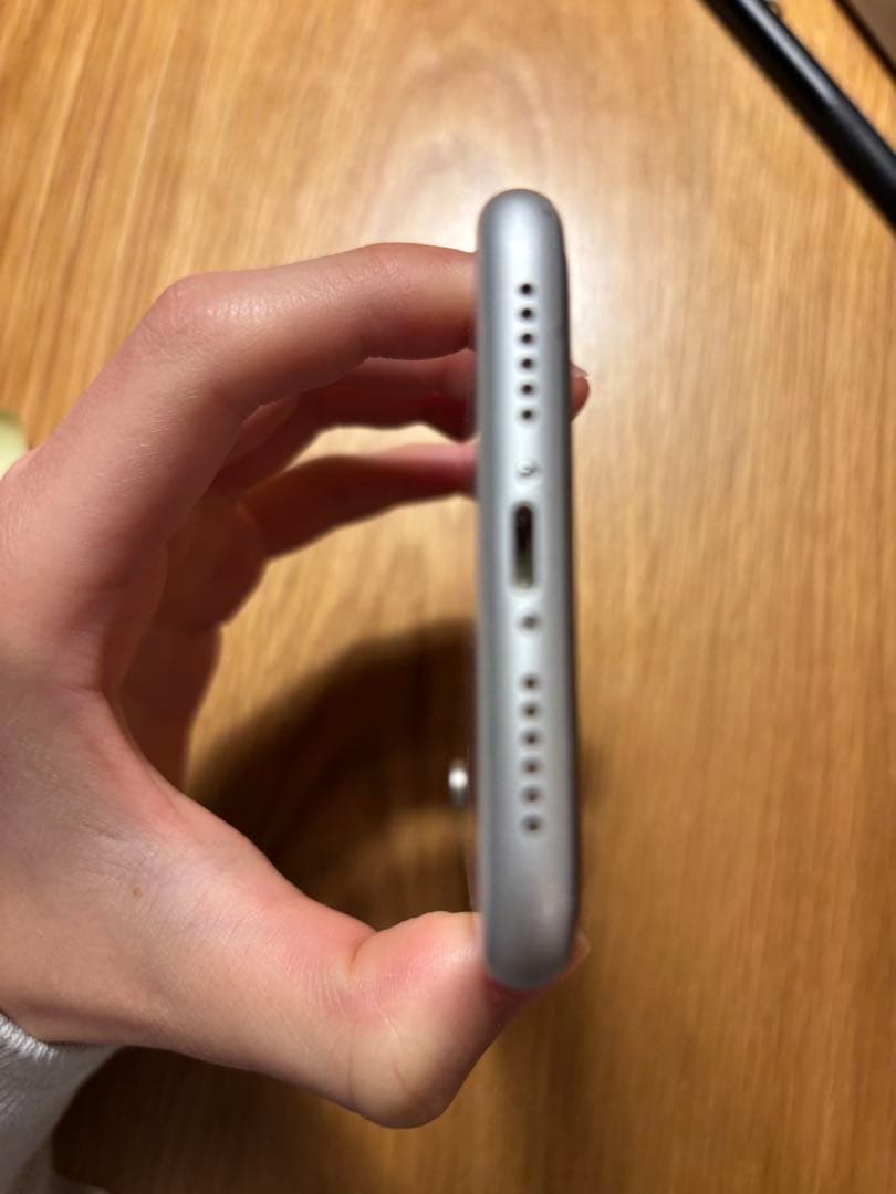 iPhone XR 本体　128GB ホワイト　simフリー　箱無し