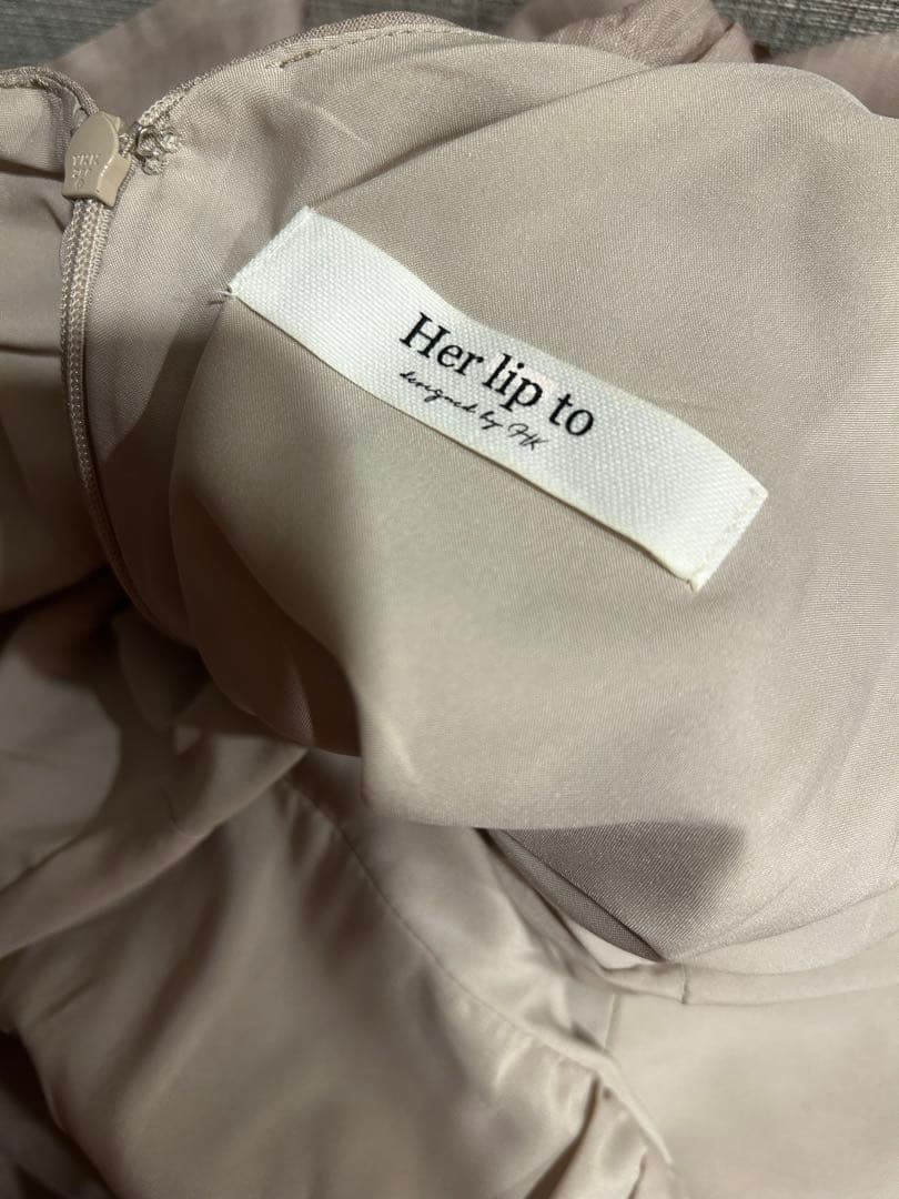 ワンピース Herlipto Sunflower-Printed Midi Dress