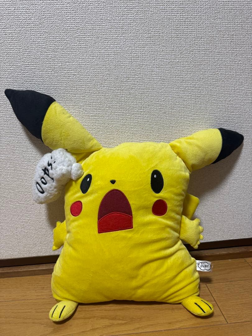 ピカチュウ Oops クッション ぬいぐるみ　ポケモンセンター