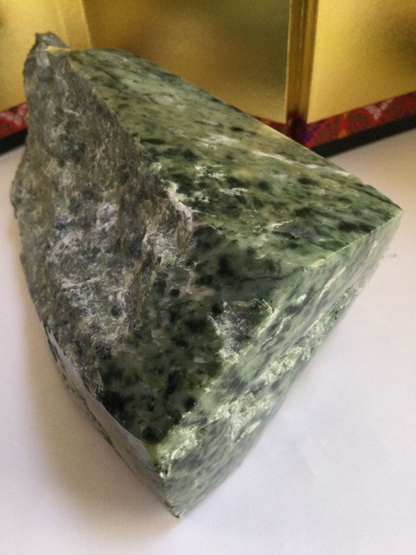 日高翡翠原石宝石質極上品　巨大、大特価品　日高翡翠原石　観賞石、